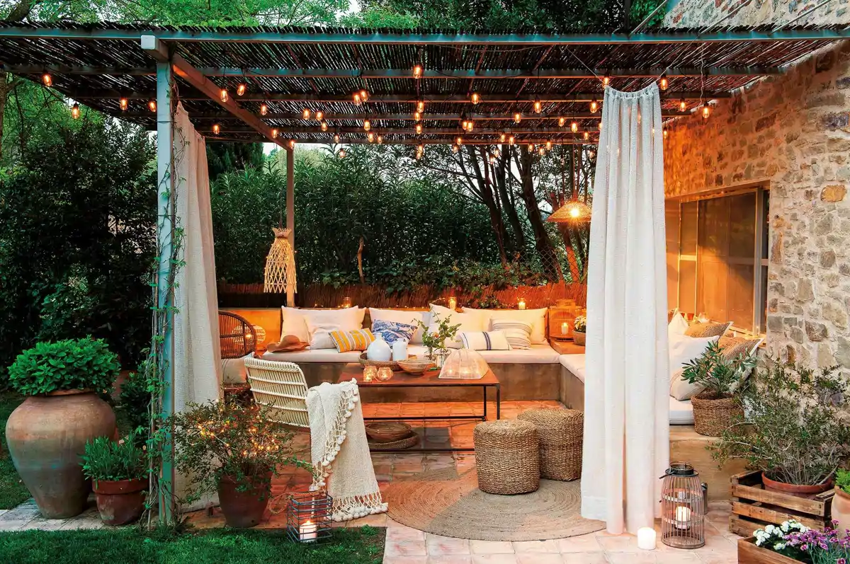 Según el Feng Shui, en los espacios exteriores no pueden faltar ni luces ni colores