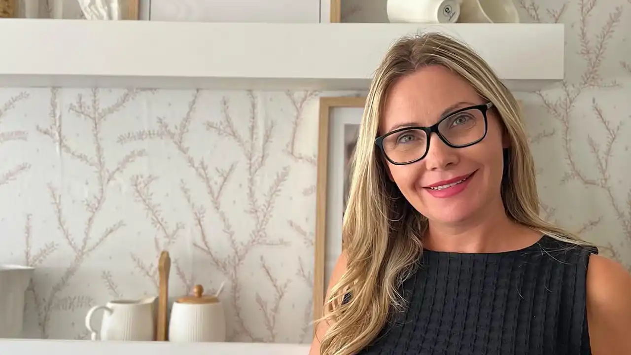 Marga Díaz, experta en limpieza: “El jabón Beltrán diluido en agua es un excelente desengrasaste para la encimera de tu cocina”
