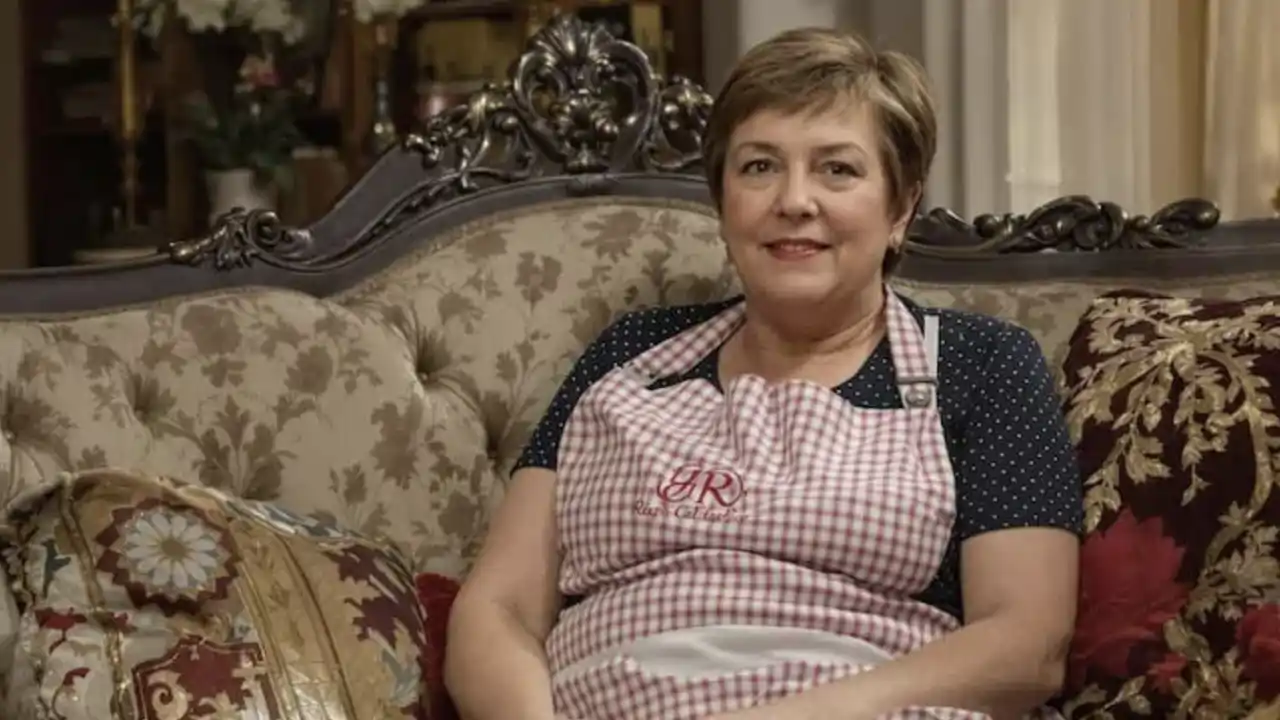 Anne Simmons, limpiadora en el Palacio de Buckingham: "La Coca-Cola es mi ingrediente estrella para eliminar las manchas difíciles del inodoro"