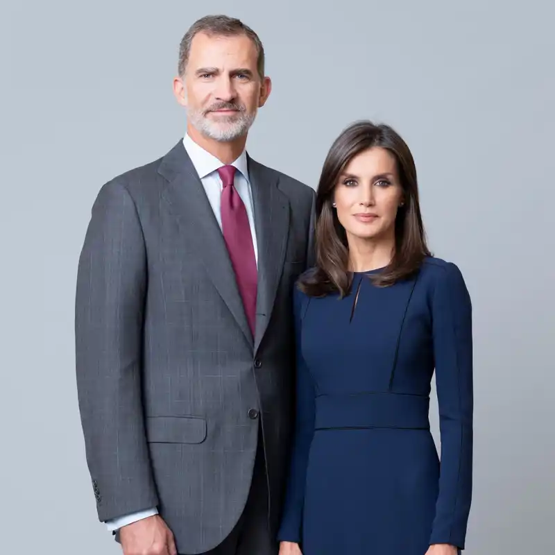 La extraña manía de limpieza de los reyes Felipe y Letizia: "Los suelos de la Zarzuela se deben limpiar con mopa y spray captador de polvo"