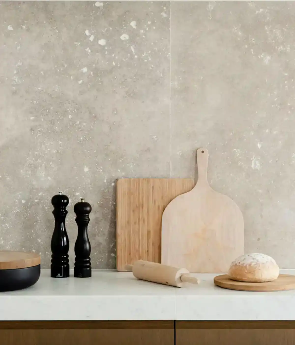 Te contamos los mejores trucos de experta para que puedas hacer una limpieza completa de tus tablas de madera, desinfectándolas.