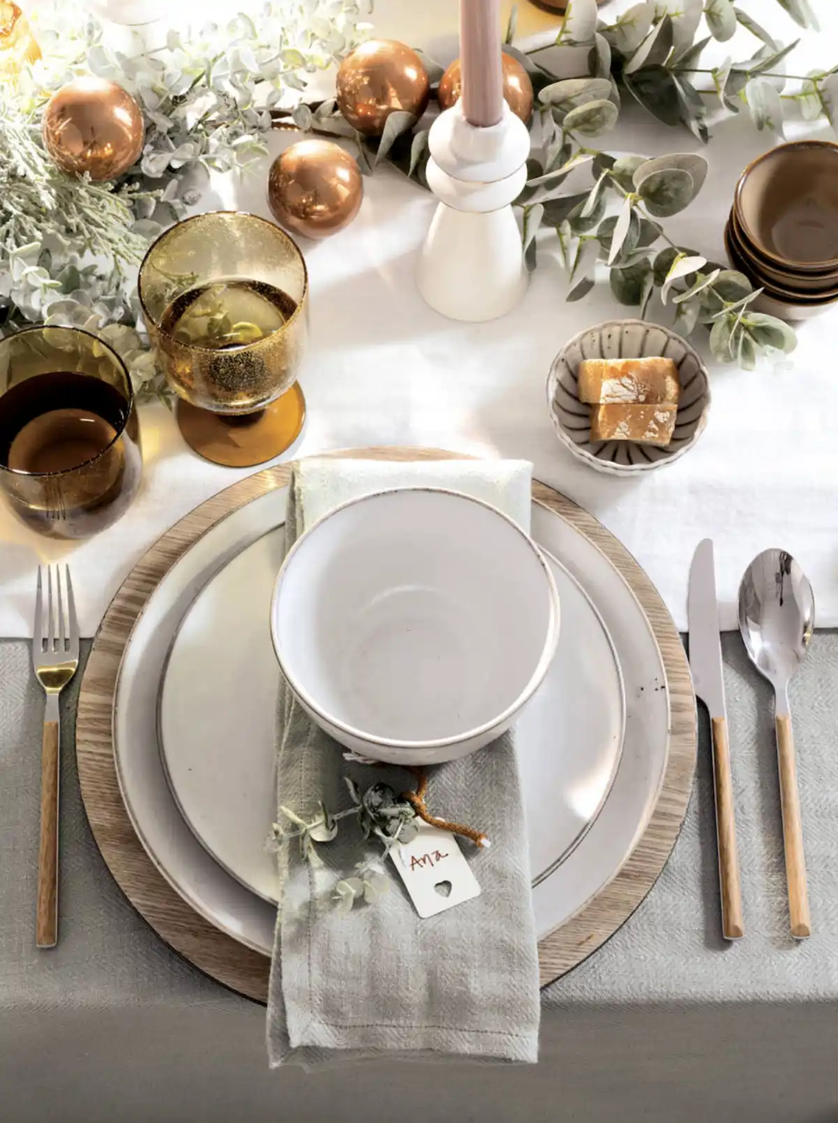 Cómo decorar la mesa de Navidad: ideas elegantes y llenas de magia para