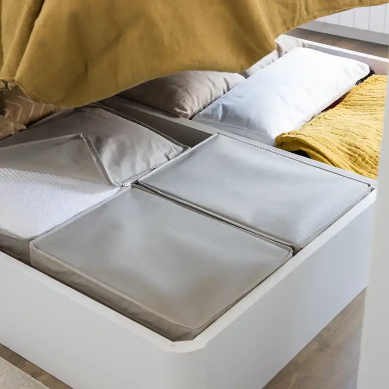 Teresa Fernández, experta en hogar: "Para que la ropa del canapé no huela a humedad debes poner una base aislante y cajas que transpiren"