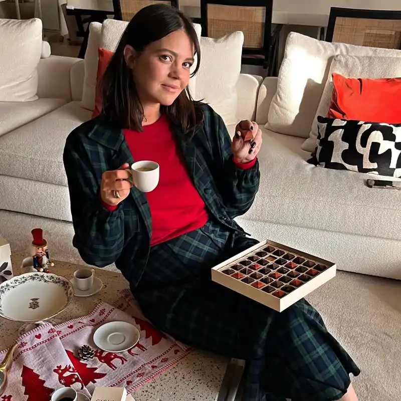 Así es el elegante árbol de Navidad de Isabelle Junot: minimalista pero rompedor, solo con luces