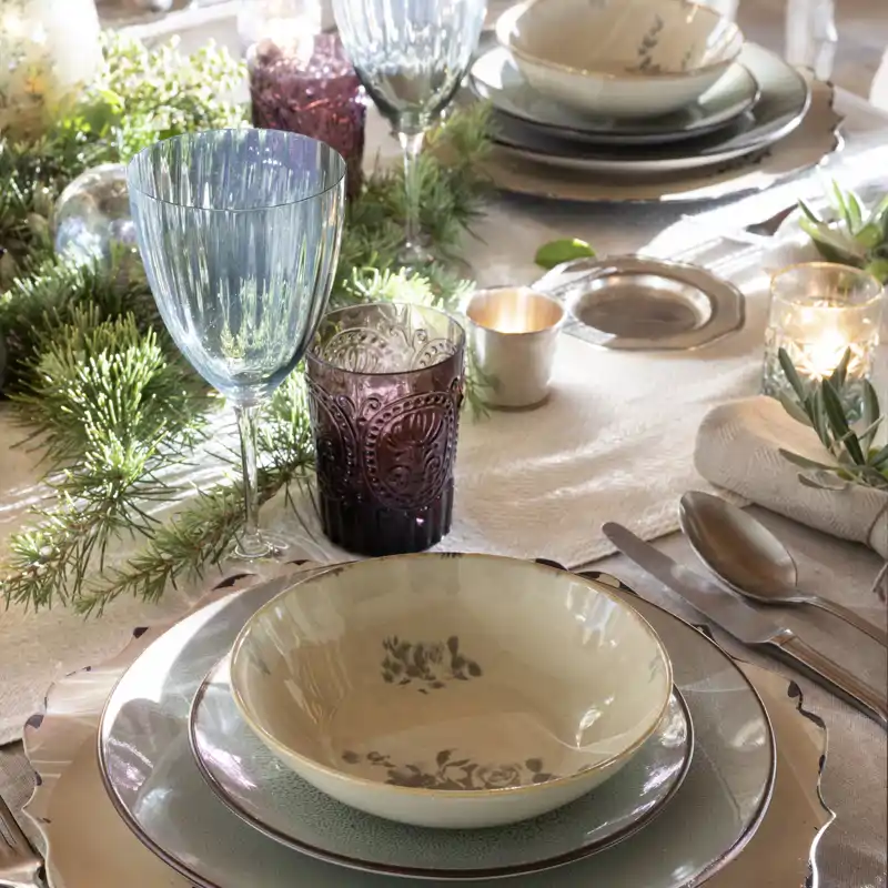 Un chorrito de vinagre es el secreto de los expertos para que tus copas brillen esta Nochevieja