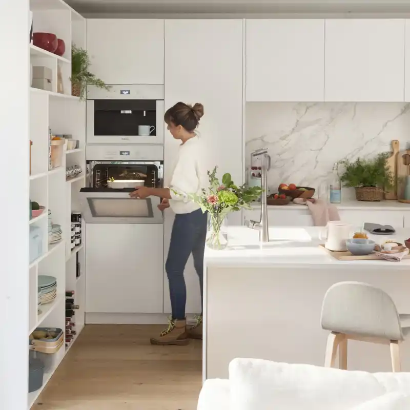 Diego Garc&iacute;a, arquitecto: "Guardar sartenes dentro del horno es una se&ntilde;al clara de que tu cocina necesita una reforma"