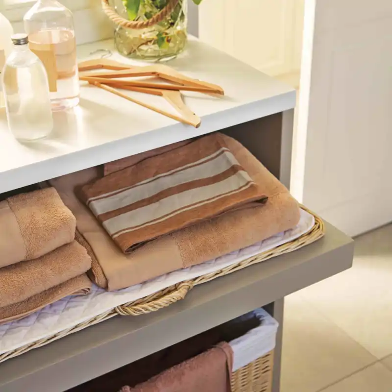 Andrea Caaveiro, experta en hogar: "Toallas que ya no secan y maquillaje que lleva tiempo abierto son algunas de las cosas que deber&iacute;as tirar este 2026"