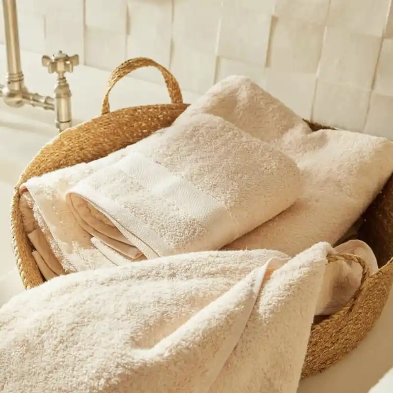 Di adi&oacute;s a las toallas que rascan y aprovecha las rebajas de Mango Home para renovar tus toallas a buen precio